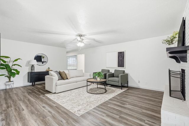 300 Leighton Drive, Terrell, TX 75160