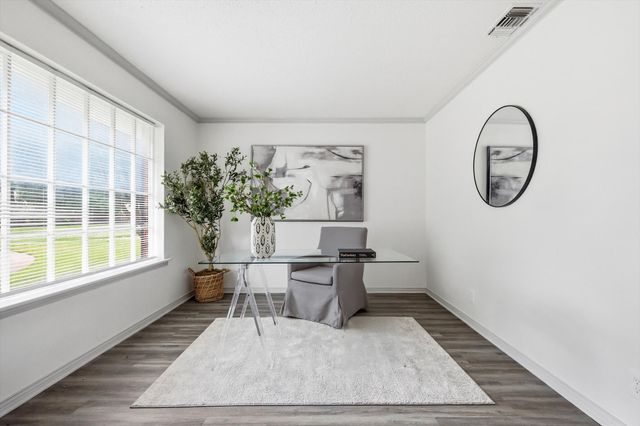 300 Leighton Drive, Terrell, TX 75160