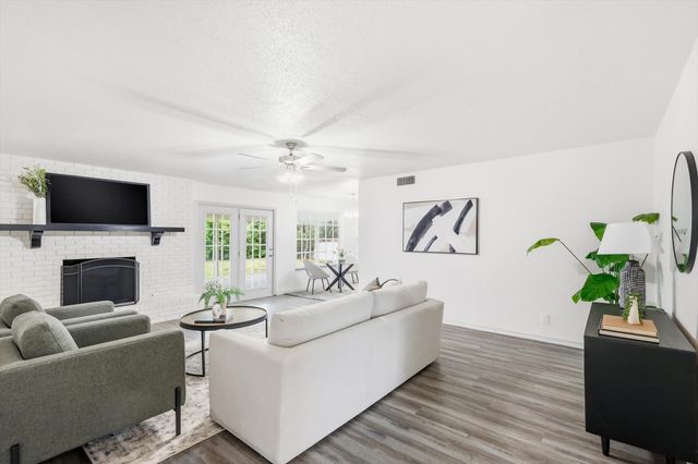 300 Leighton Drive, Terrell, TX 75160