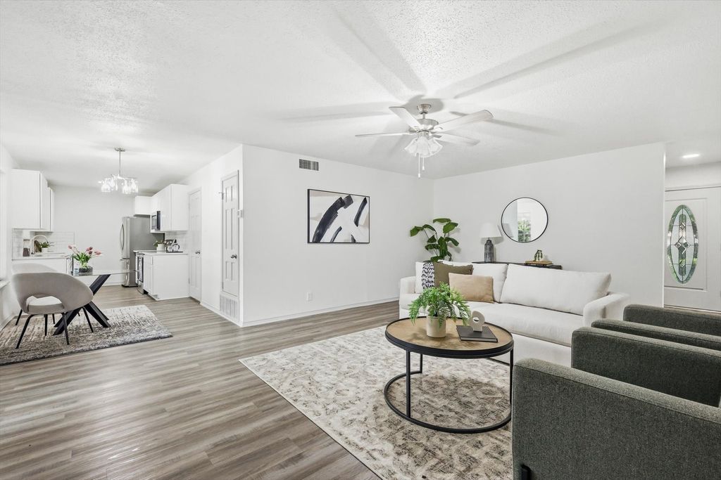300 Leighton Drive, Terrell, TX 75160