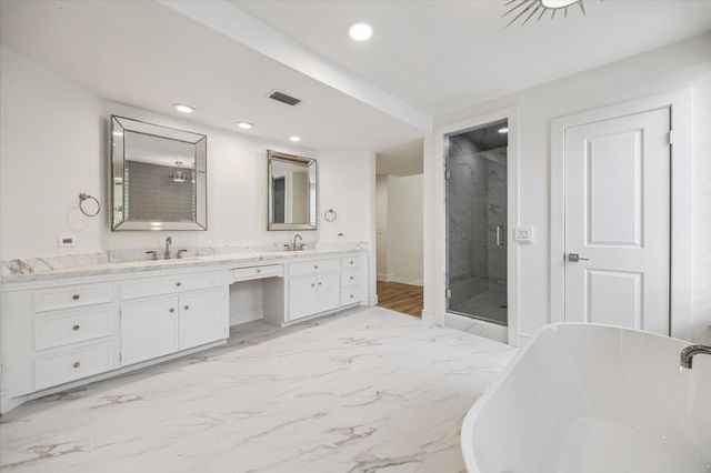152 Sugarberry Circle, Houston, TX 77024