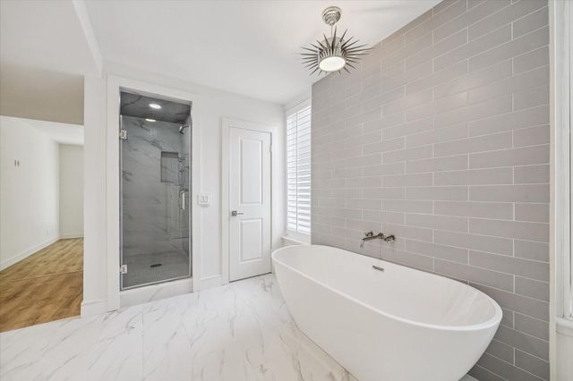 152 Sugarberry Circle, Houston, TX 77024