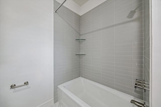 152 Sugarberry Circle, Houston, TX 77024
