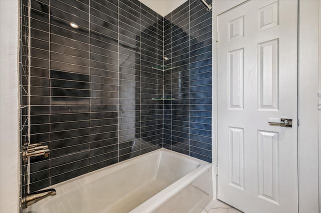 152 Sugarberry Circle, Houston, TX 77024