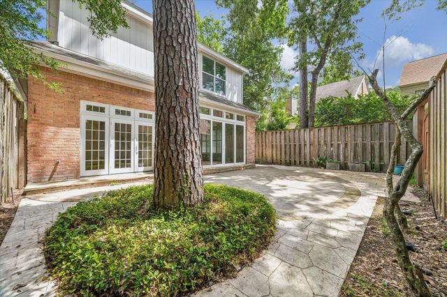 152 Sugarberry Circle, Houston, TX 77024