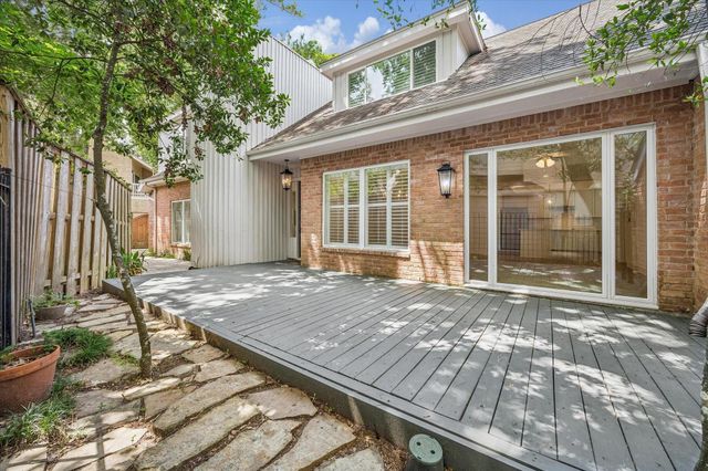152 Sugarberry Circle, Houston, TX 77024