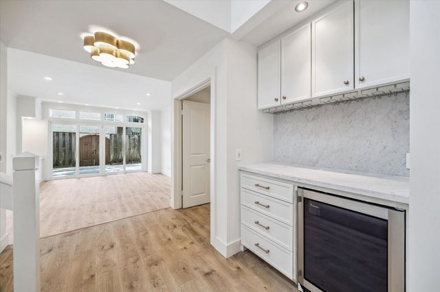 152 Sugarberry Circle, Houston, TX 77024