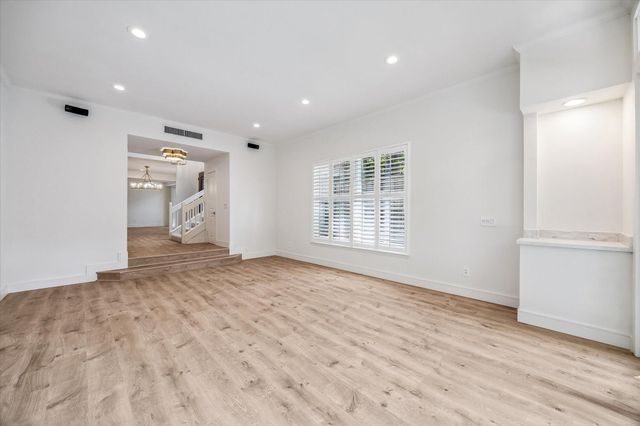 152 Sugarberry Circle, Houston, TX 77024