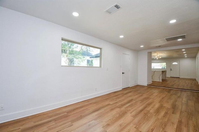 6834 Saint Augustine Street, Houston, TX 77021