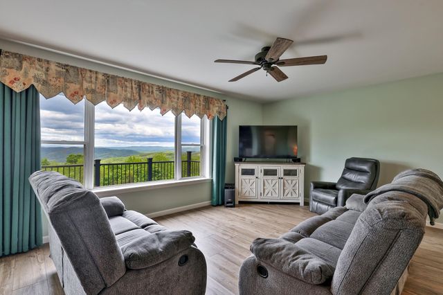 133 Rousseau Road, Royalton, VT 05068