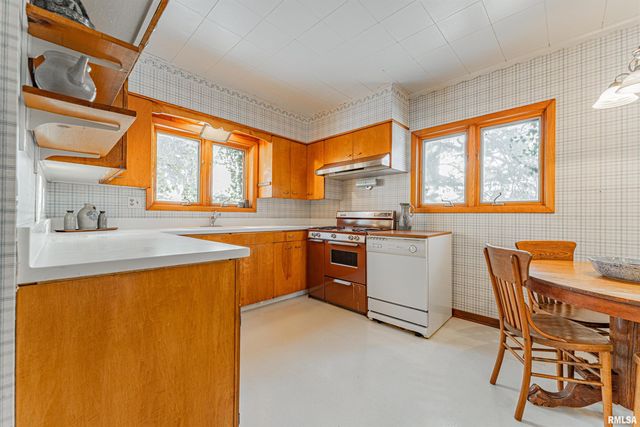 2125 700TH Street, Chestnut, IL 62518