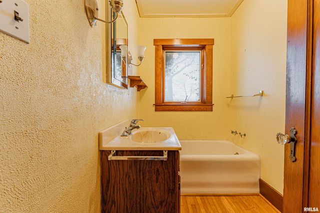 2125 700TH Street, Chestnut, IL 62518