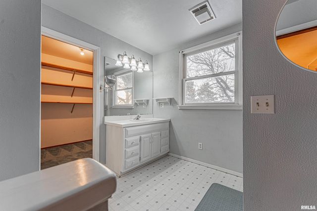 2125 700TH Street, Chestnut, IL 62518