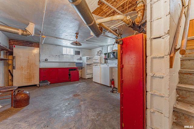 2125 700TH Street, Chestnut, IL 62518