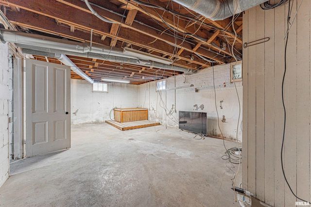 2125 700TH Street, Chestnut, IL 62518