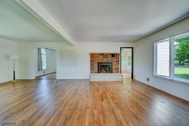 110 Hill Top Ln, Branchburg Twp., NJ 08853