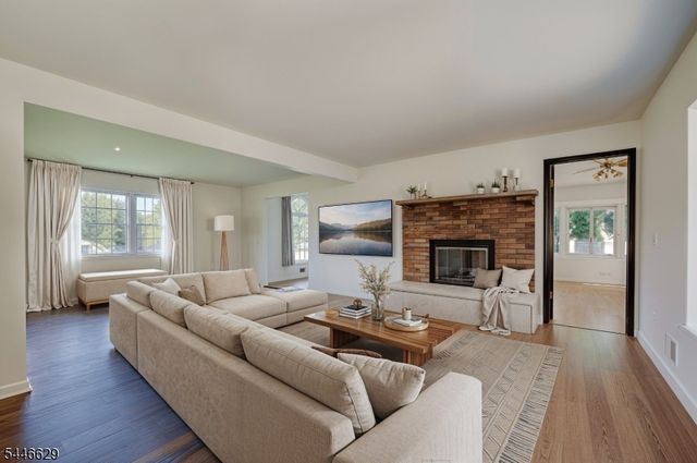 110 Hill Top Ln, Branchburg Twp., NJ 08853
