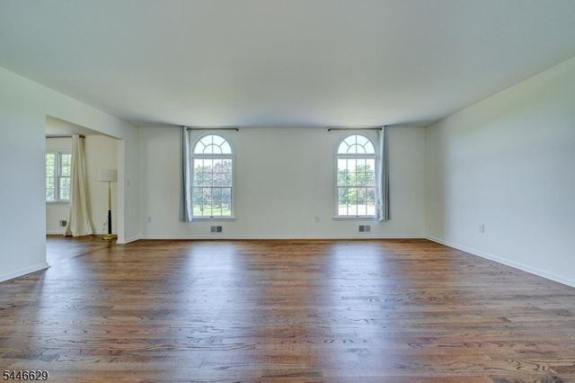 110 Hill Top Ln, Branchburg Twp., NJ 08853