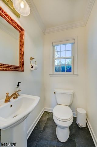 110 Hill Top Ln, Branchburg Twp., NJ 08853