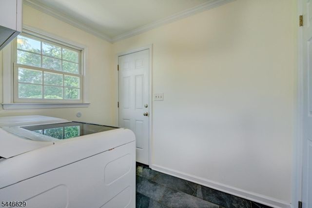 110 Hill Top Ln, Branchburg Twp., NJ 08853