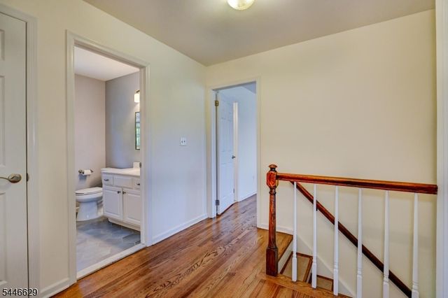 110 Hill Top Ln, Branchburg Twp., NJ 08853