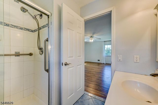 110 Hill Top Ln, Branchburg Twp., NJ 08853