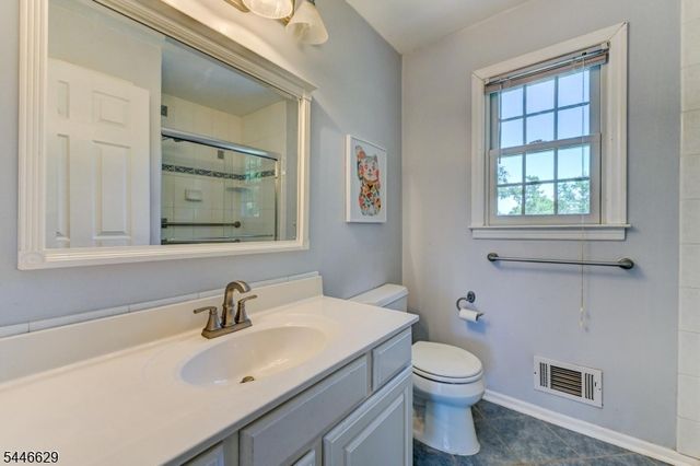 110 Hill Top Ln, Branchburg Twp., NJ 08853