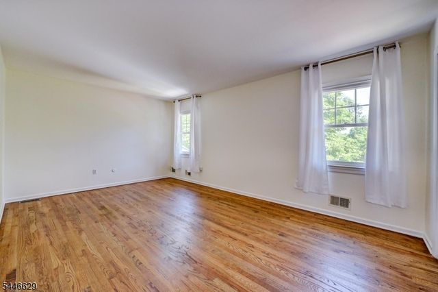 110 Hill Top Ln, Branchburg Twp., NJ 08853