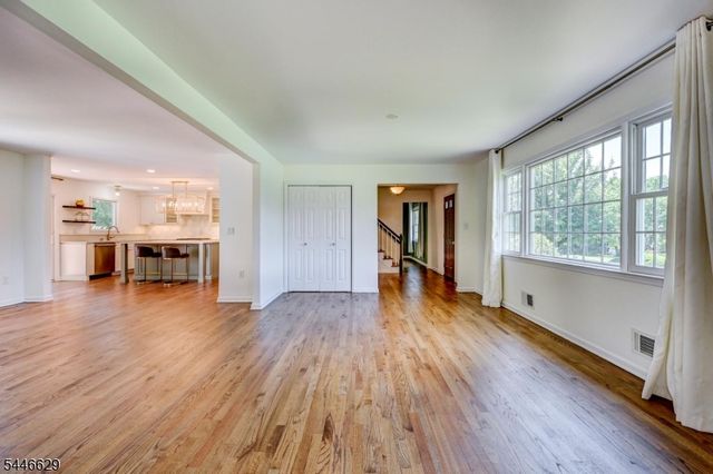 110 Hill Top Ln, Branchburg Twp., NJ 08853