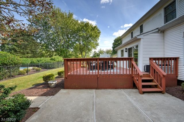 110 Hill Top Ln, Branchburg Twp., NJ 08853