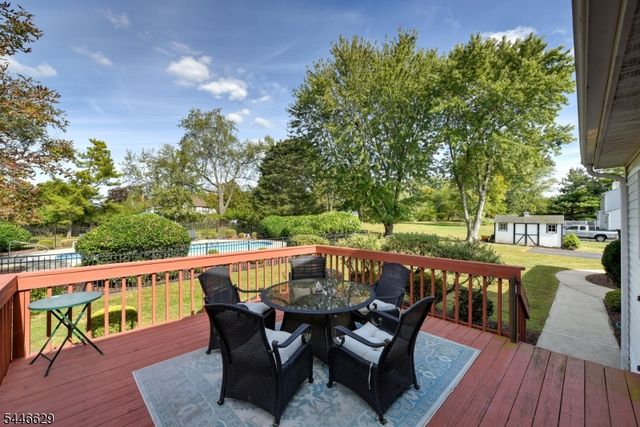110 Hill Top Ln, Branchburg Twp., NJ 08853