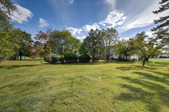 110 Hill Top Ln, Branchburg Twp., NJ 08853