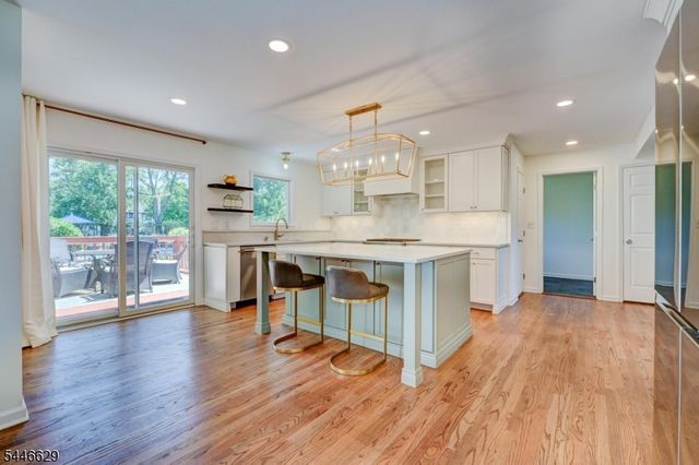 110 Hill Top Ln, Branchburg Twp., NJ 08853