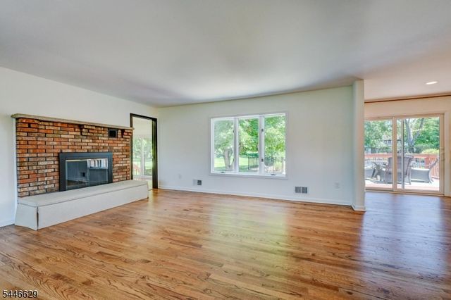 110 Hill Top Ln, Branchburg Twp., NJ 08853