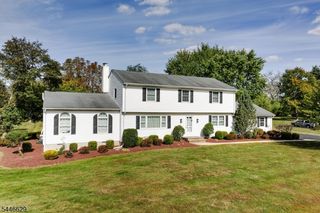 110 Hill Top Ln, Branchburg Twp., NJ 08853