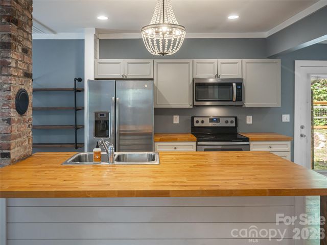 306 Mccoy Cove Road, Black Mountain, NC 28711