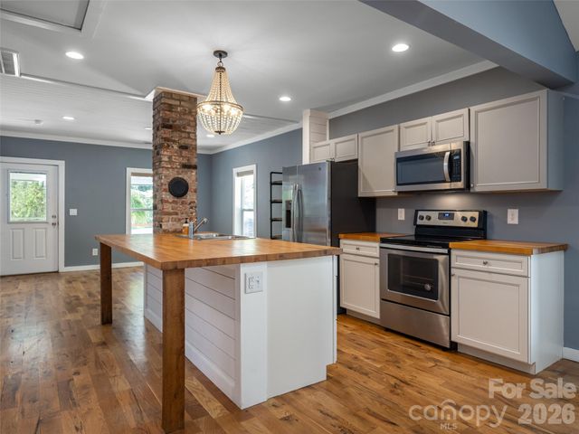 306 Mccoy Cove Road, Black Mountain, NC 28711