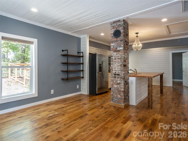 306 Mccoy Cove Road, Black Mountain, NC 28711