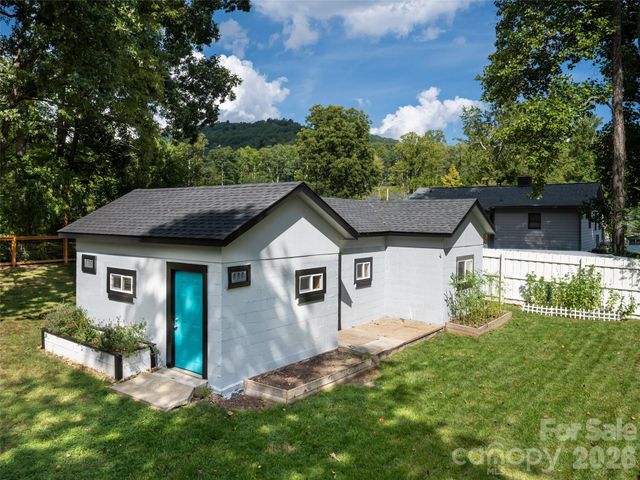 306 Mccoy Cove Road, Black Mountain, NC 28711