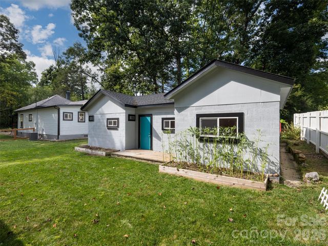 306 Mccoy Cove Road, Black Mountain, NC 28711