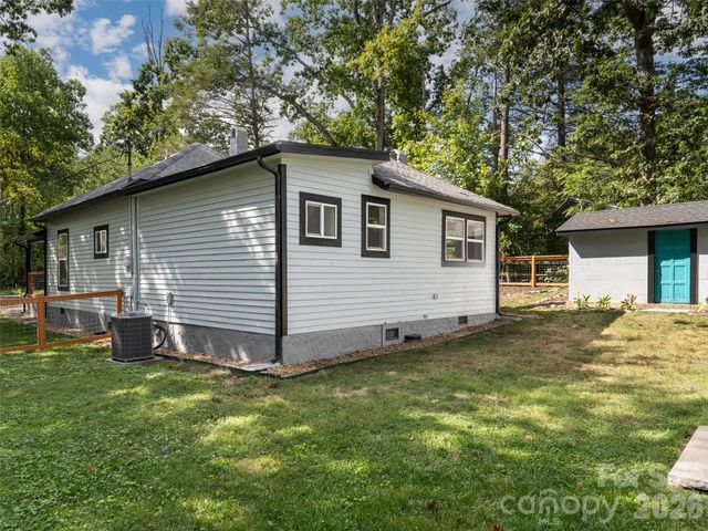 306 Mccoy Cove Road, Black Mountain, NC 28711
