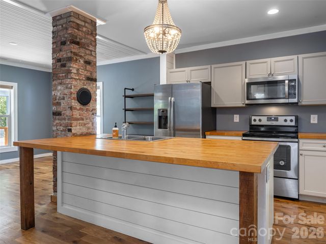 306 Mccoy Cove Road, Black Mountain, NC 28711