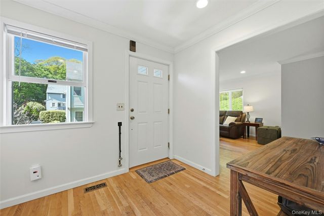 515 High Street 18, Port Jefferson, NY 11777