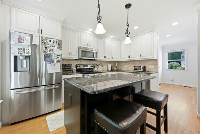 515 High Street 18, Port Jefferson, NY 11777