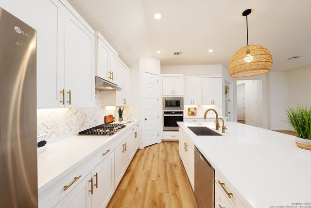 2230 Bennett Ave, New Braunfels, TX 78132