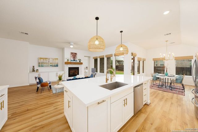 2230 Bennett Ave, New Braunfels, TX 78132
