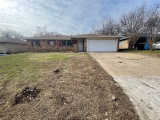 2015 Brenda Avenue, Denison, TX 75020