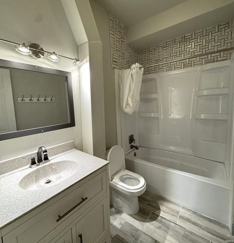 111 E 6th St Apt C, Bloomington, IN 47408