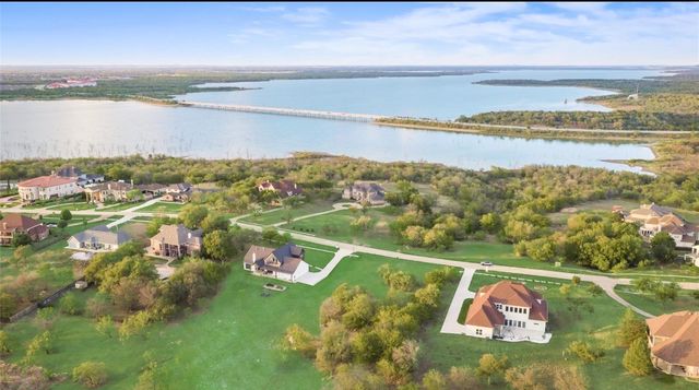 1016 Mallard Pointe Drive, Grand Prairie, TX 75104