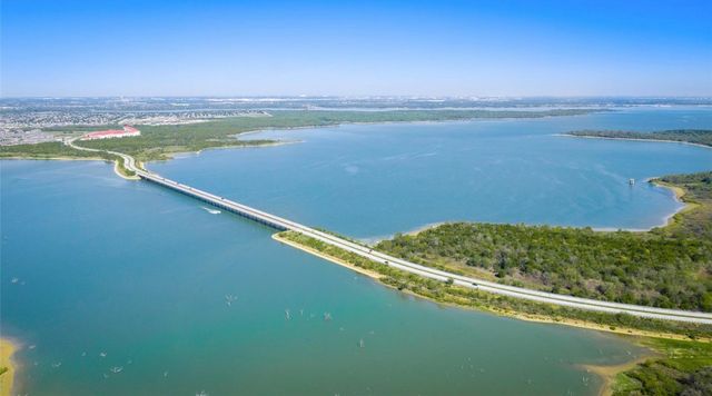 1016 Mallard Pointe Drive, Grand Prairie, TX 75104